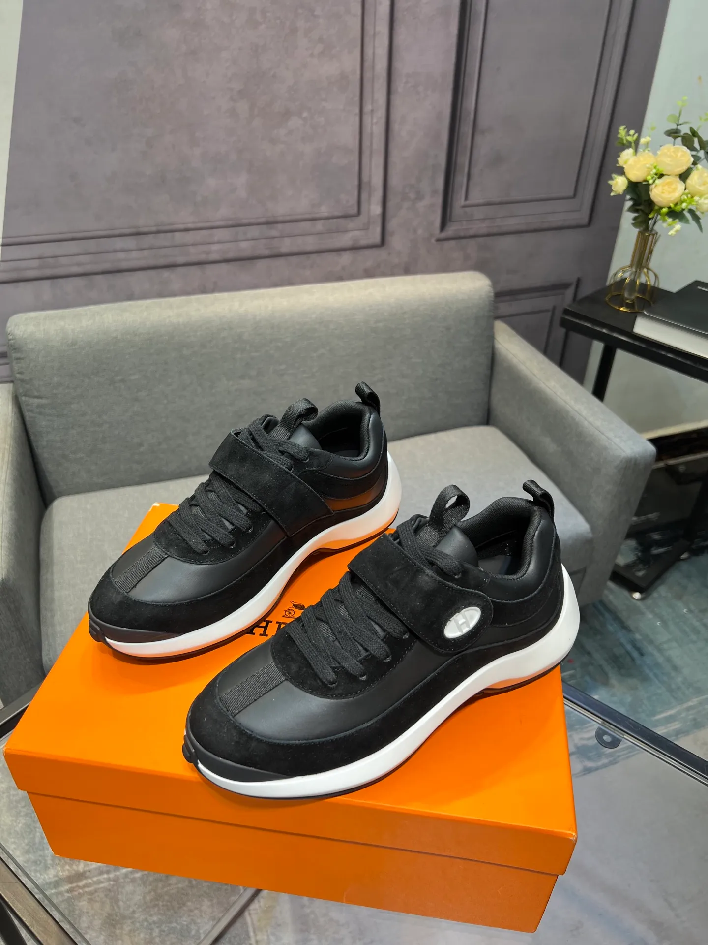 Men's shoes 💰600 Actual photos 🎬 [Hermès] Couple style, official website synchronization Counter quality French Paris catwalk style Simple and classic Imported original fabric Original 1:1 outsole! The highest version on the market! Size: Female 35-41. Male 39-45 (female 41, male 45 customized)